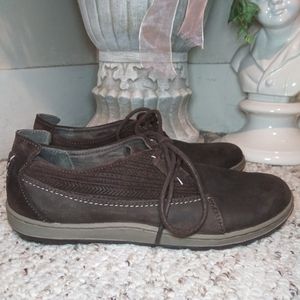 Merrell Ashland Tie Ladies Lace-Up Casual Shoe Style J42514 Color Is Coffee